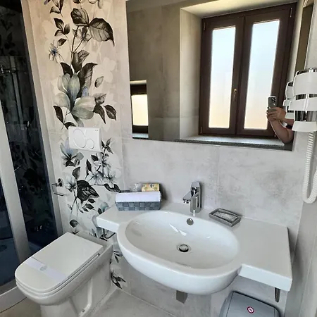 לינה וארוחת בוקר Pasitea 4*